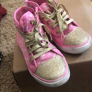 Girls sneakers